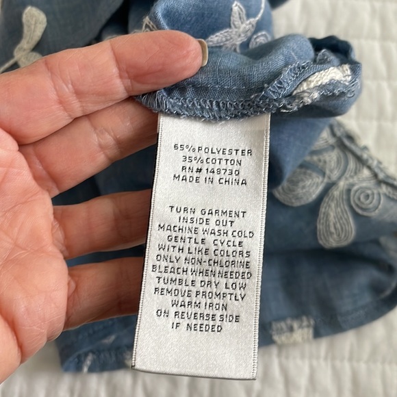 Sleeveless blouse - Picture 3 of 6